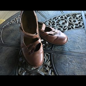 Naot leather shoes size 7